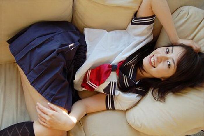 In the image that the beautiful woman who is plump pocha is posing eroticly in the thigh round out in the uniform mini skirt mini skirt, it is shikoshiko [37 photos] 12th image
