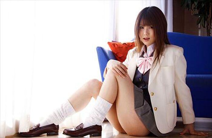 In the image that the beautiful woman who is plump pocha is posing eroticly in the thigh round out in the uniform mini skirt mini skirt, it is shikoshiko [37 photos] 17th image