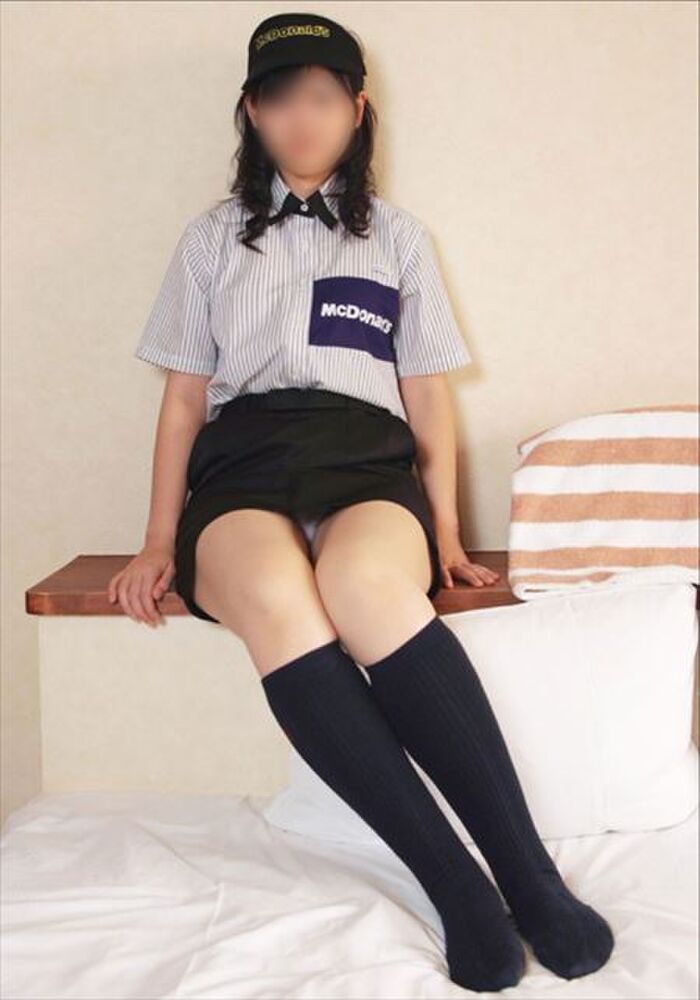 In the image that the beautiful woman is erotic in McDonald's Cos, i collected the erotic in particular [39 photos] 36th image