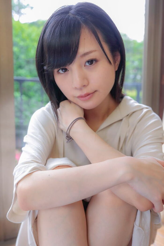 Exposed idol Kawase Canon with one nipple in a thousand, is taken close-up to detail naked nudity in white hori ww 24th image