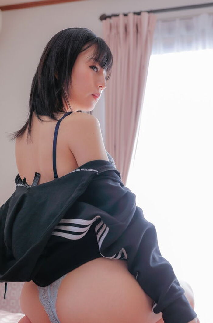 Exposed idol Kawase Canon with one nipple in a thousand, is taken close-up to detail naked nudity in white hori ww 26th image