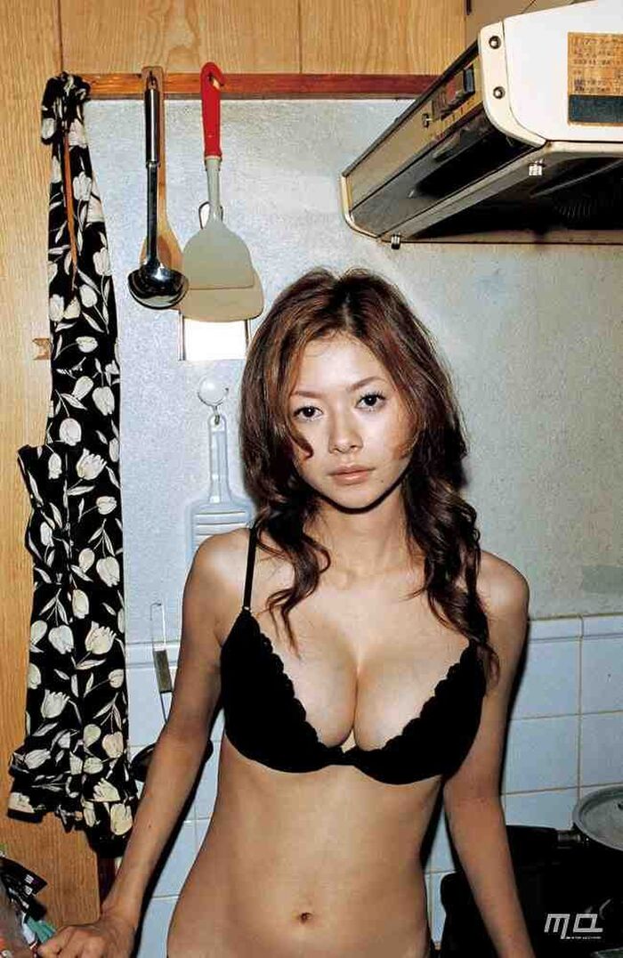 Idol image [Yoko Maki] actress to show off the F cup beauty big in semi-nude and underwear, beautiful actress with a bewitching atmosphere, Yoko Maki. In gravure, she takes off her clothes and becomes a lingerie figure, takes off her underwear, becomes semi-nude, and shows off her wonderful beautiful big. The height is 160cm and it is not so high, but the seem to have grown greatly F cup ah...                                                          2020.06.18 Idle Images 4th image
