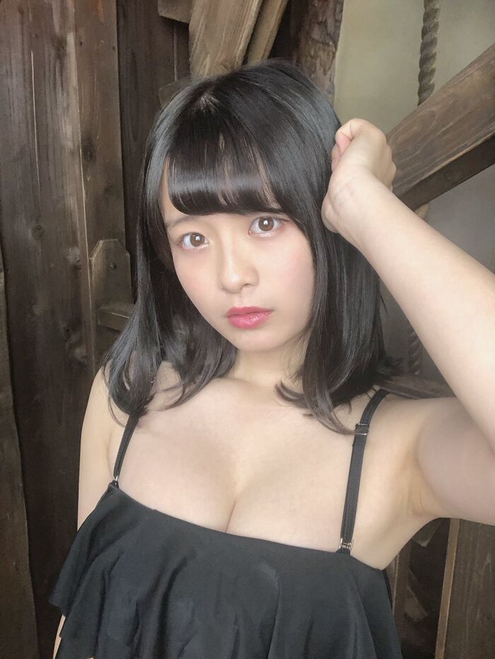 Because dela Awaji, E cup swimsuit image is too rich! Ex mass of active college student members of Lori face, off-shot photo summary! 16th image