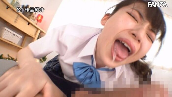 S1 debut of the miracle of 18-year-old caught girl Maki Izu na, is poked to the back of the throat in the first subjective and involuntarily tears eyes ww 33th image
