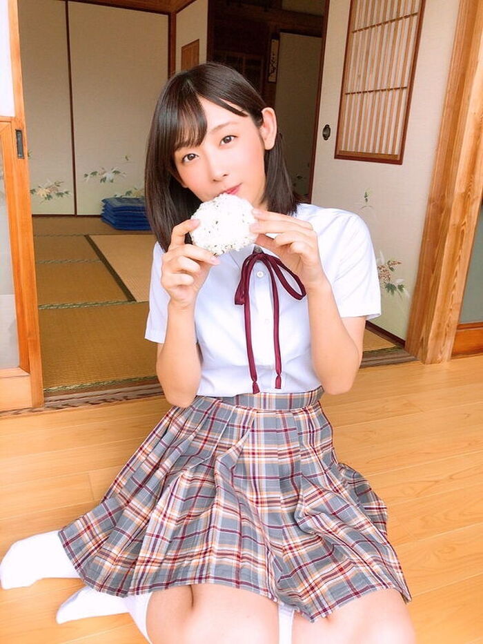 Beautiful girl idol Mizuminato Mio from Fukuoka who buzzed on SNS too cute, extreme gravure show off reminiscent of a hand bra ww 17th image
