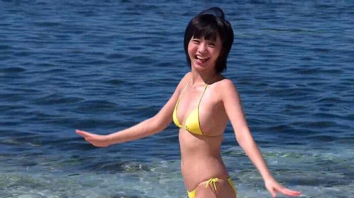 Yuri Asakura, E Cup Swimsuit Gravure Image Is Too Cute! Eravalesi leader shows off beautifully in the off-shot photo of 'Cream'! 37th image