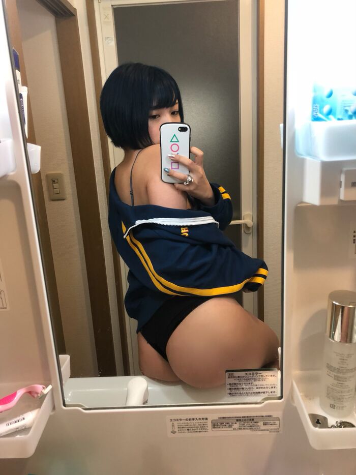 Gradle to post a selfie like a back plaque girls is probably erotic I guess 2th image