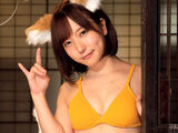 "It looks like Riho Yoshioka" and shows off her outstanding style with a buzzing Tachibana Hitomi gravure