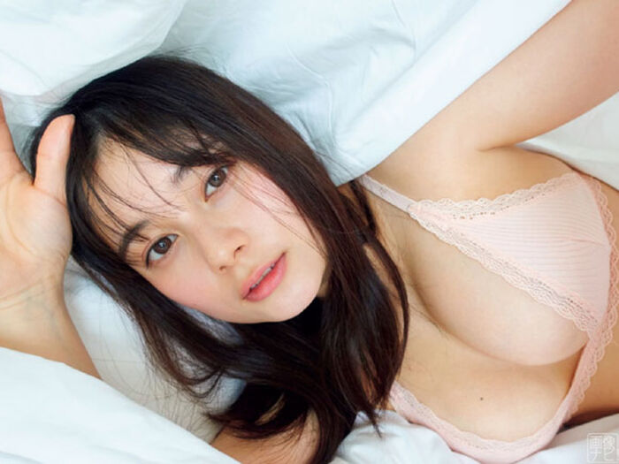 「吉岡里帆に激似」とバズりまくった橘ひと美 グラビアで抜群のスタイルを披露 24th image