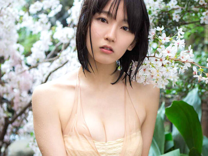 「吉岡里帆に激似」とバズりまくった橘ひと美 グラビアで抜群のスタイルを披露 6th image