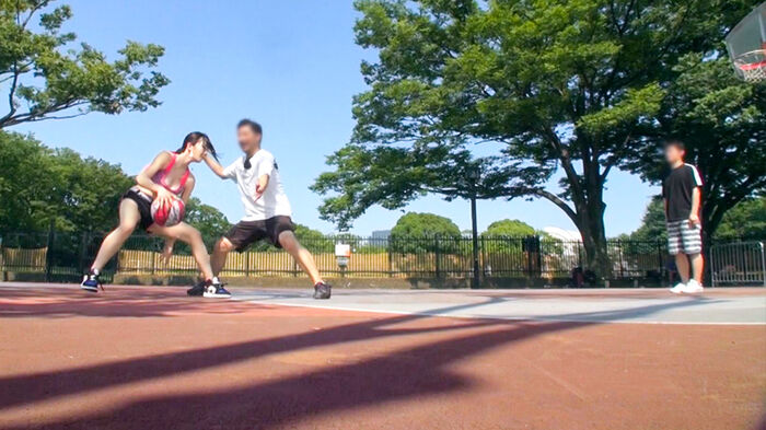 I cup height GAL raw shot SEX that can play like a ball of basketball is rolled out of the video [Spoero Journey 14th China-chan 23-year-old super big I (eye) cup beautician (Hoka Sakurai)] 10th image
