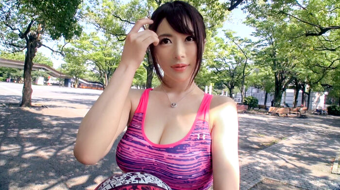 I cup height GAL raw shot SEX that can play like a ball of basketball is rolled out of the video [Spoero Journey 14th China-chan 23-year-old super big I (eye) cup beautician (Hoka Sakurai)] 6th image