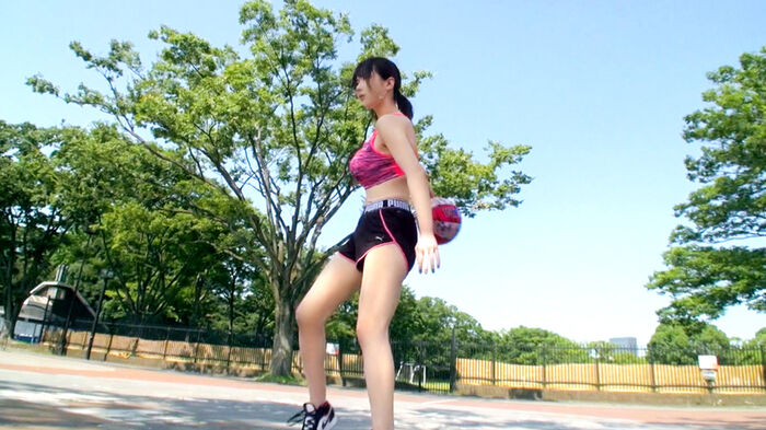 I cup height GAL raw shot SEX that can play like a ball of basketball is rolled out of the video [Spoero Journey 14th China-chan 23-year-old super big I (eye) cup beautician (Hoka Sakurai)] 7th image