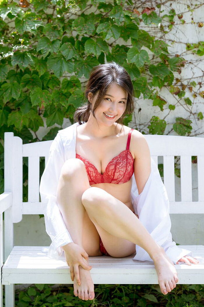 Former AKB48 Suzuki Mariya, I'm challenging the hand bra gravure of the limit exposure in the first photo of the last 20s ww 4th image