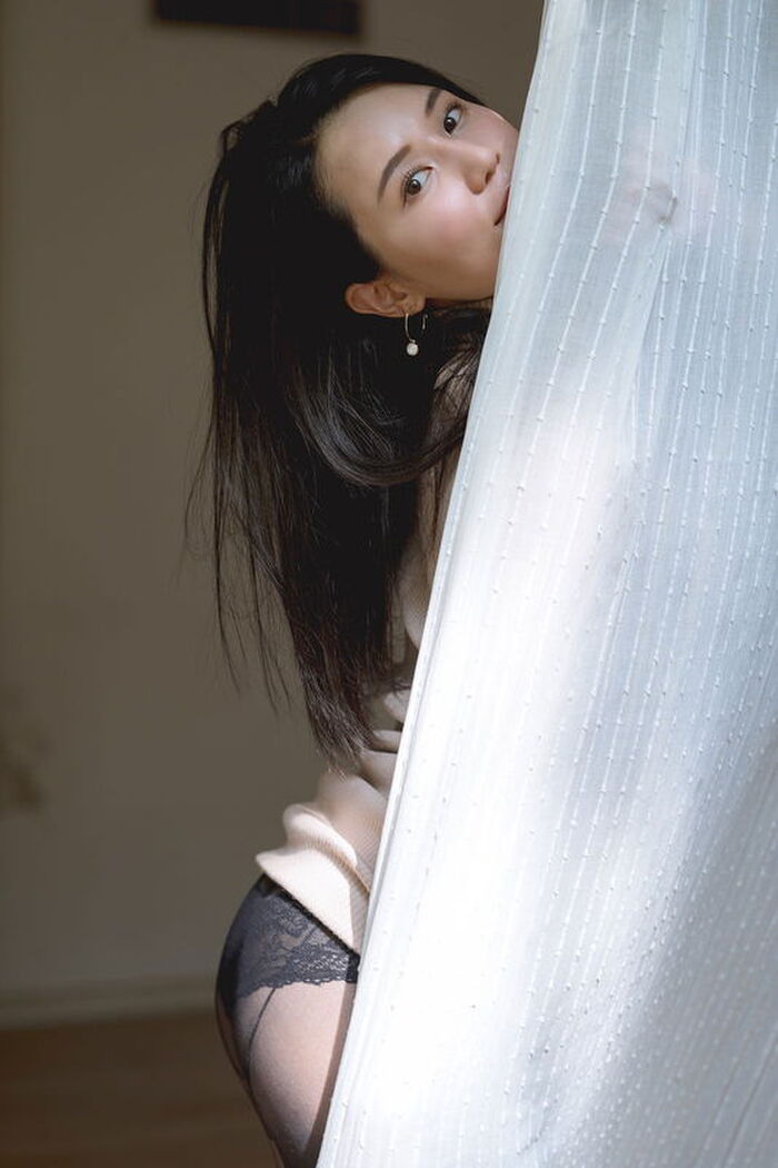 Former AKB48 Suzuki Mariya, I'm challenging the hand bra gravure of the limit exposure in the first photo of the last 20s ww 5th image