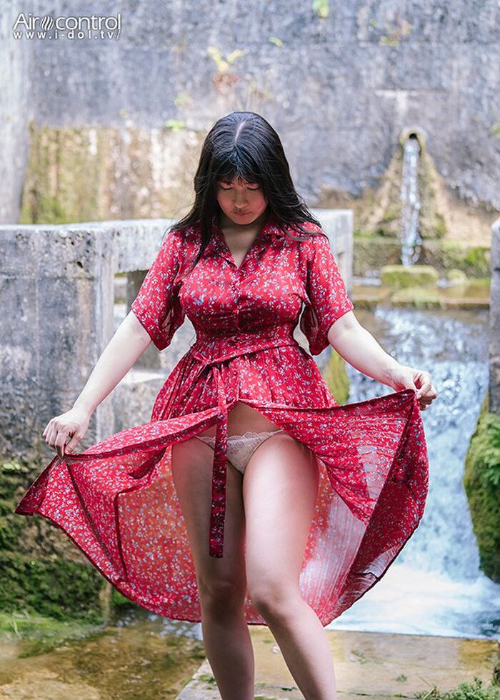 有村架純似のバスト100cm美少女ちとせよしの(20)、スケスケY字ビキニで綺麗なパイパンっぷりを披露してるww 5th image
