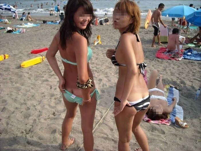 Butt image Amateur girls in swimsuits on the beach who are half-cut from bikinis, amateur girls in swimsuits who show off their butts from small bikinis or in swimsuits. If there is such a naughty half-butt daughter on the beach, I will definitely watch it. The girl in the bikini who was playing in the sea is not the size of the swimsuit because of the wave, the bikini falls down, and the ass is ...                                                          2020.10.05 Ass Image 14th image