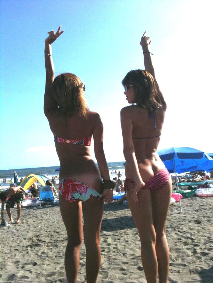 Butt image Amateur girls in swimsuits on the beach who are half-cut from bikinis, amateur girls in swimsuits who show off their butts from small bikinis or in swimsuits. If there is such a naughty half-butt daughter on the beach, I will definitely watch it. The girl in the bikini who was playing in the sea is not the size of the swimsuit because of the wave, the bikini falls down, and the ass is ...                                                          2020.10.05 Ass Image 2th image
