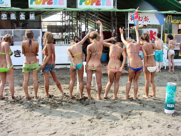 Butt image Amateur girls in swimsuits on the beach who are half-cut from bikinis, amateur girls in swimsuits who show off their butts from small bikinis or in swimsuits. If there is such a naughty half-butt daughter on the beach, I will definitely watch it. The girl in the bikini who was playing in the sea is not the size of the swimsuit because of the wave, the bikini falls down, and the ass is ...                                                          2020.10.05 Ass Image 3th image