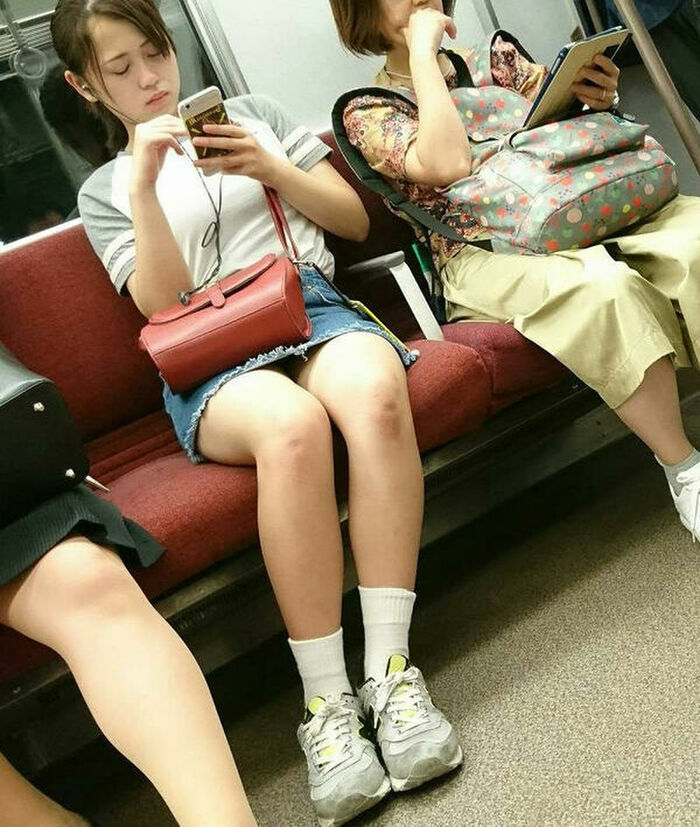 69 punch-raelo images of denim skirts! Voyeurism of the pants of the gal who can be seen round from minisca! 100th image