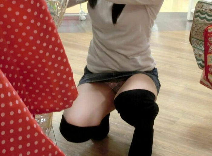 69 punch-raelo images of denim skirts! Voyeurism of the pants of the gal who can be seen round from minisca! 70th image