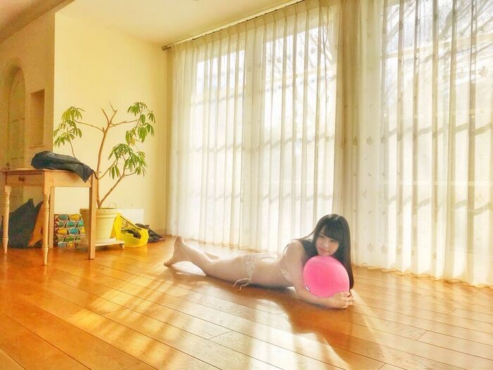 SKE48 Sato Mizuho, too much live costume is a topic! The off-shot image of the chest valley of the estimated D cup is echoed! Swimsuit gravure 10th image
