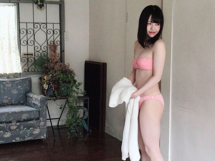 SKE48 Sato Mizuho, too much live costume is a topic! The off-shot image of the chest valley of the estimated D cup is echoed! Swimsuit gravure 15th image