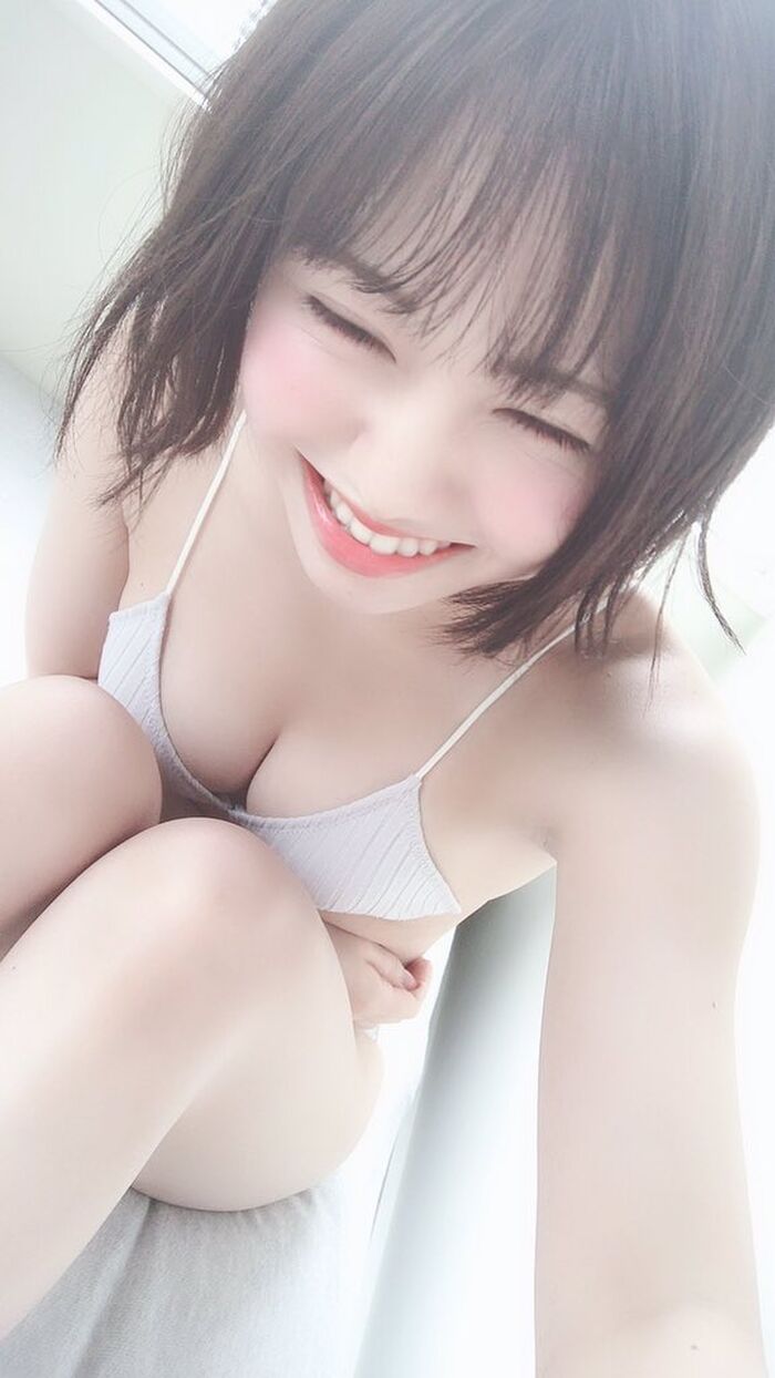 SKE48 Sato Mizuho, too much live costume is a topic! The off-shot image of the chest valley of the estimated D cup is echoed! Swimsuit gravure 19th image