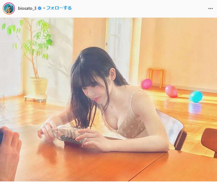 SKE48 Sato Mizuho, too much live costume is a topic! The off-shot image of the chest valley of the estimated D cup is echoed! Swimsuit gravure 25th image