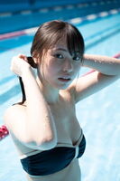 NGT48 Kawakoshi Aya who has the best beauty of the research student shows off a precious first bikini full of transparency in the outdoor pool ww