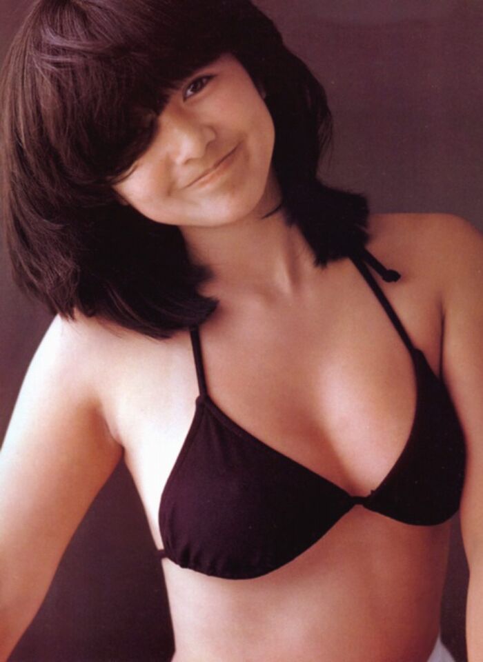 50 gravure images of Miko Miyazaki's 60th birthday swimsuit in bikini for the first time in 40 years 15th image