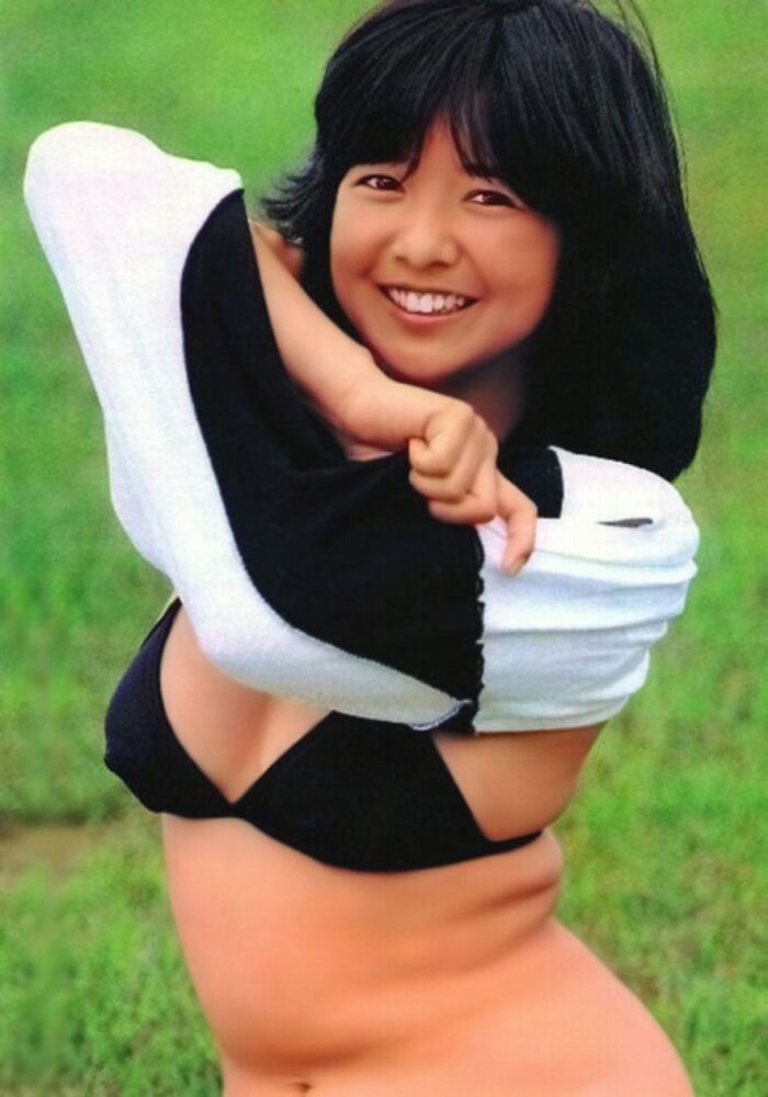 50 gravure images of Miko Miyazaki's 60th birthday swimsuit in bikini for the first time in 40 years 17th image