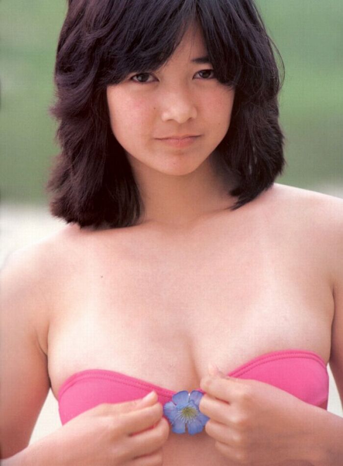 50 gravure images of Miko Miyazaki's 60th birthday swimsuit in bikini for the first time in 40 years 24th image