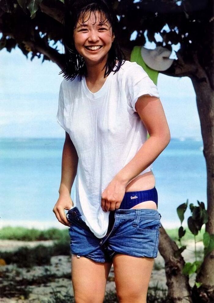 50 gravure images of Miko Miyazaki's 60th birthday swimsuit in bikini for the first time in 40 years 29th image