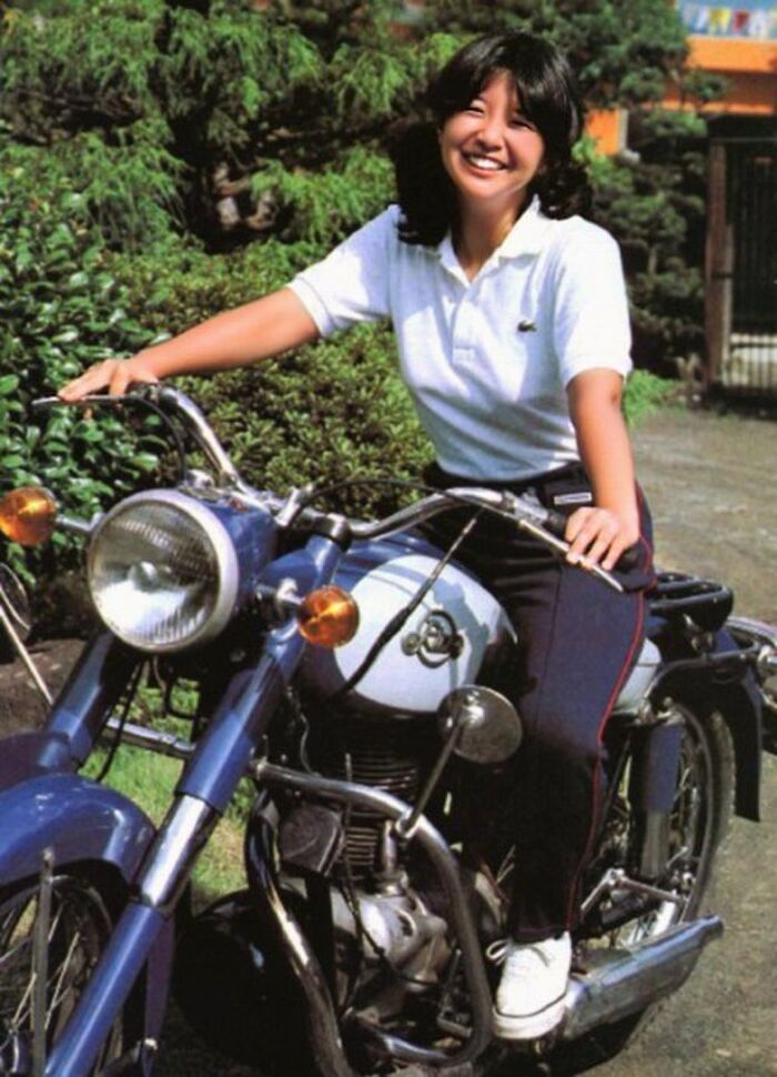 50 gravure images of Miko Miyazaki's 60th birthday swimsuit in bikini for the first time in 40 years 47th image