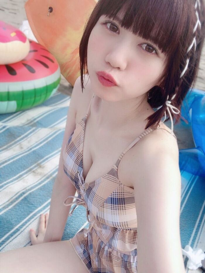 Newcomer voice actor, Kana Narumi, the image of the swimsuit is too naughty! The beautiful milk off-shot photo of the 1st photo collection 'Sandrion' is echoed! 3th image