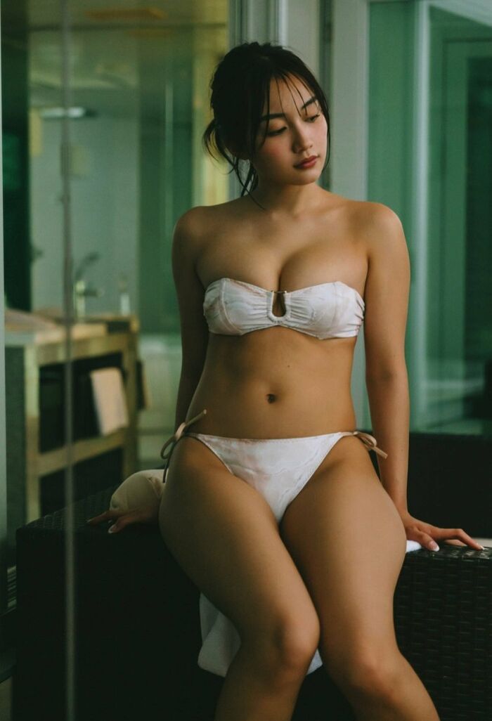 210 swimsuit gravure and photo collection images of Hikari Kuroki 'Godly Beautiful Girl' 6th image
