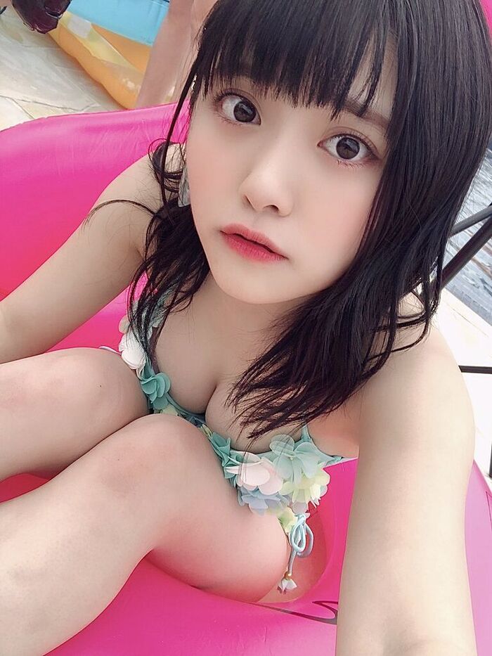 Iriscon Okada Ayamu, swimsuit gravure image is the best in Echie! Estimated D cup beautiful milk show off in Young King! 12th image