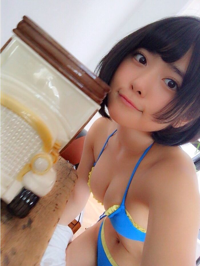 Iriscon Okada Ayamu, swimsuit gravure image is the best in Echie! Estimated D cup beautiful milk show off in Young King! 16th image
