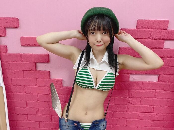 Iriscon Okada Ayamu, swimsuit gravure image is the best in Echie! Estimated D cup beautiful milk show off in Young King! 4th image
