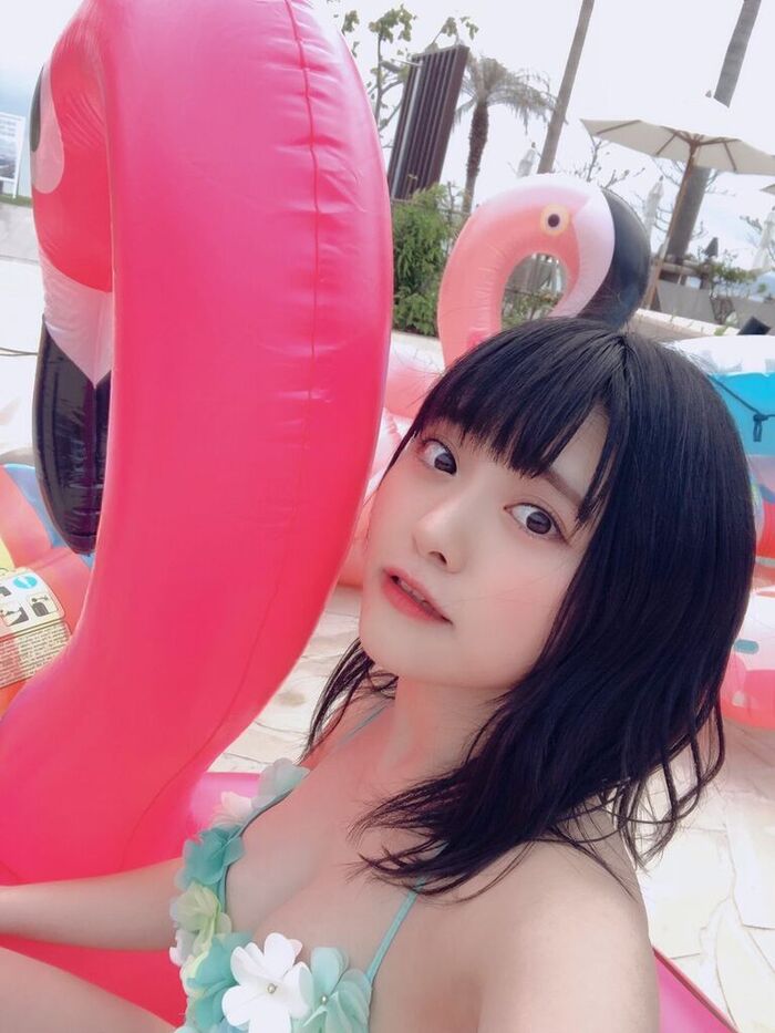 Iriscon Okada Ayamu, swimsuit gravure image is the best in Echie! Estimated D cup beautiful milk show off in Young King! 9th image