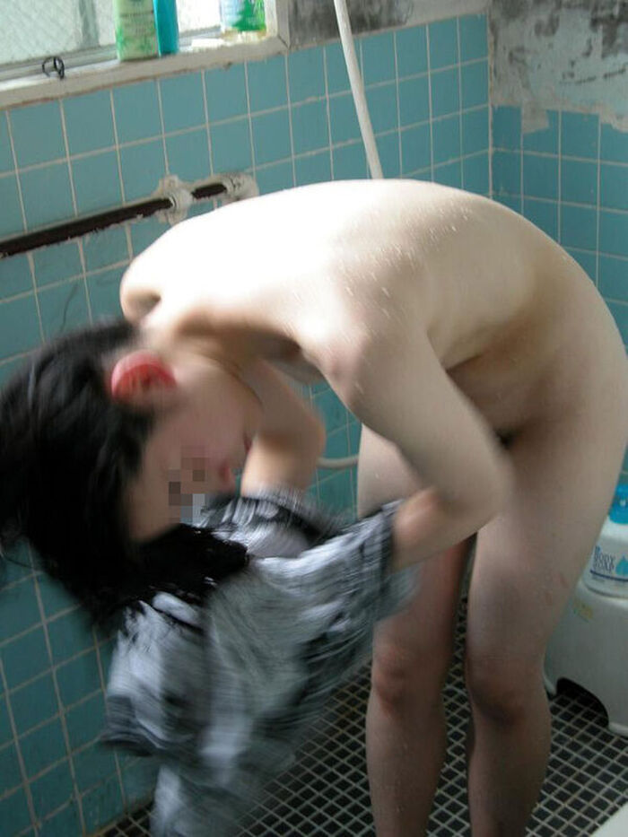 Bathroom Selfie Erotic Images 172 Photos! The naked body wet with water brings out eroticism. 15th image