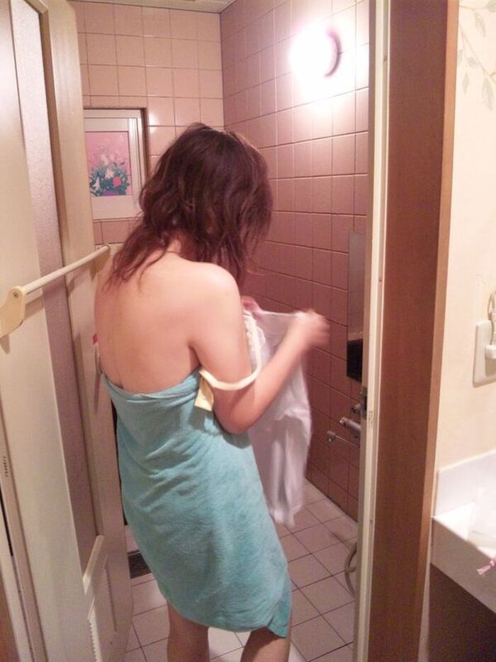 Bathroom Selfie Erotic Images 172 Photos! The naked body wet with water brings out eroticism. 37th image
