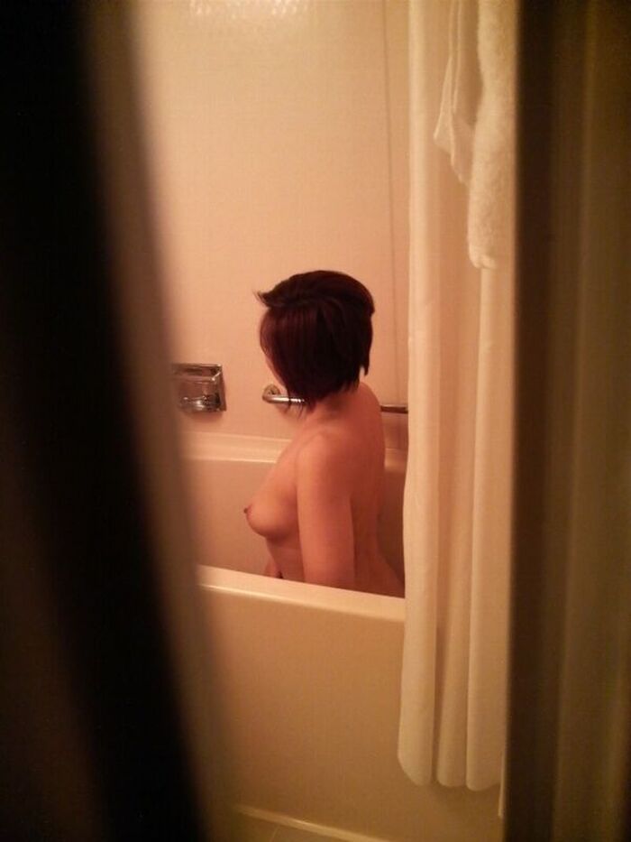 Bathroom Selfie Erotic Images 172 Photos! The naked body wet with water brings out eroticism. 50th image