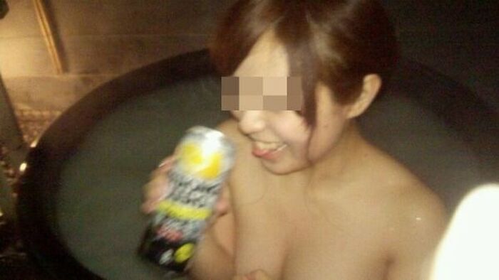 Bathroom Selfie Erotic Images 172 Photos! The naked body wet with water brings out eroticism. 64th image
