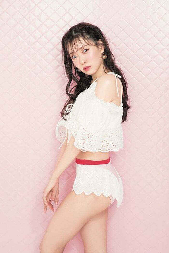 Miki (Miyuki Watanabe) semi-nude and swimsuit, underwear appearance image 200 sheets 100th image