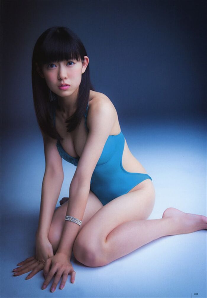 Miki (Miyuki Watanabe) semi-nude and swimsuit, underwear appearance image 200 sheets 68th image