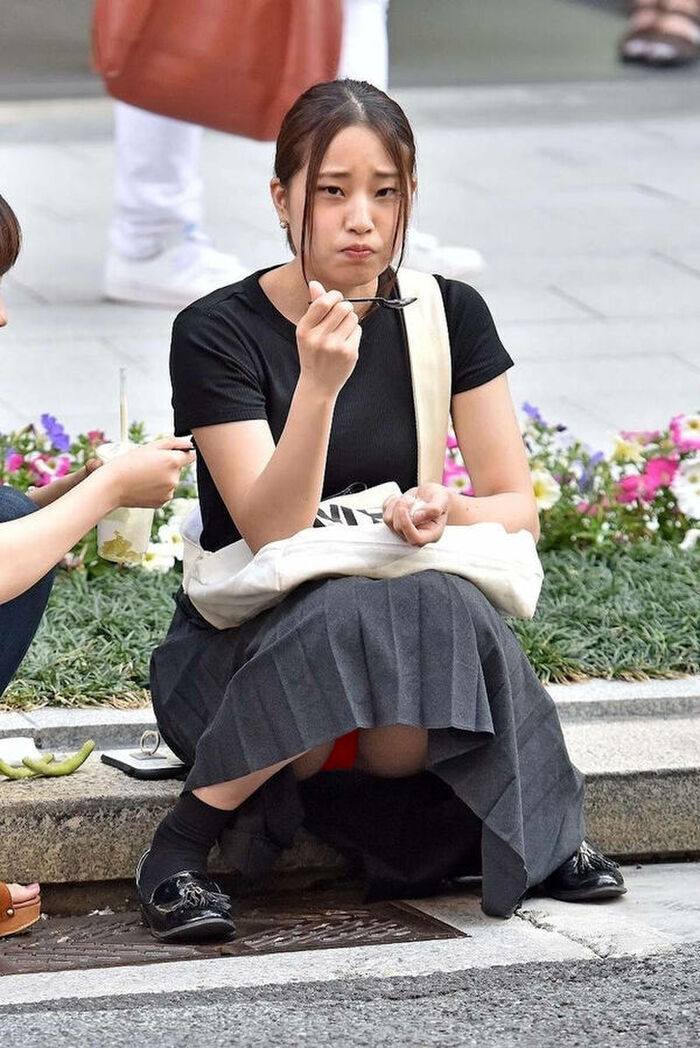 Long skirt Panchira voyeur image 173 sheets! I collected low angles on Ronska's sheer bread and crouching. 13th image