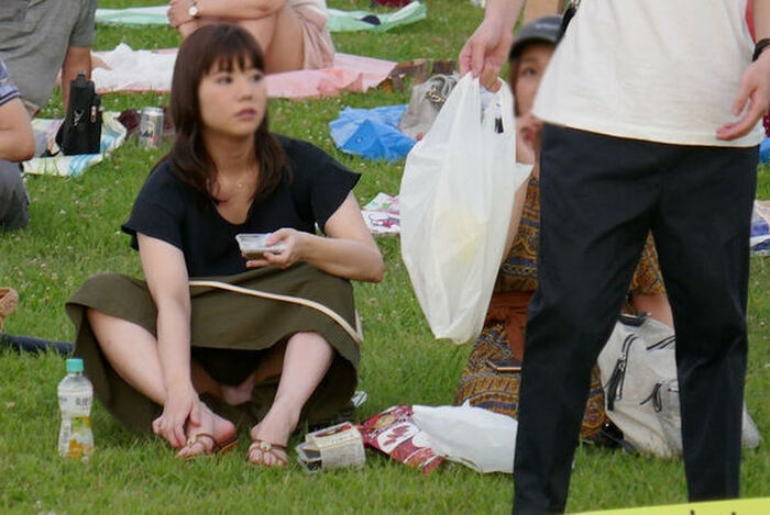 Long skirt Panchira voyeur image 173 sheets! I collected low angles on Ronska's sheer bread and crouching. 87th image