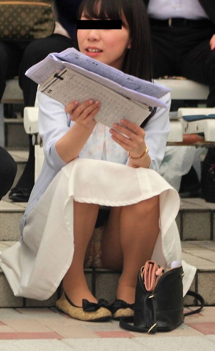 Long skirt Panchira voyeur image 173 sheets! I collected low angles on Ronska's sheer bread and crouching. 96th image